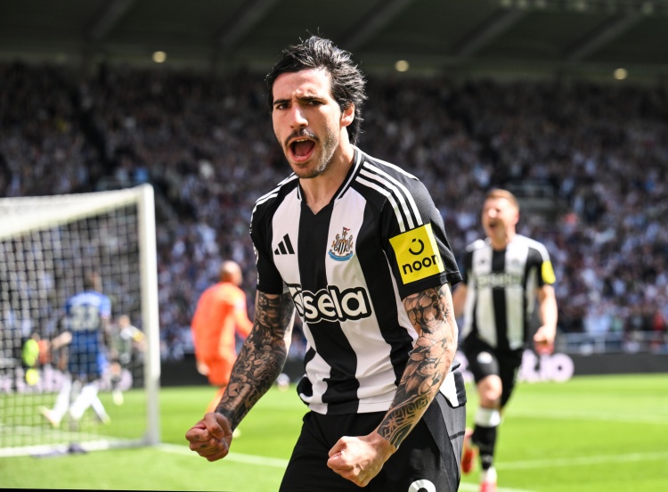 开云官网-托纳利和阿森纳传出绯闻！英媒：纽卡应汲取昔日伊萨克罢训的教训