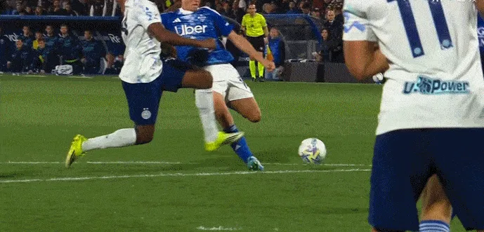 开云娱乐-帕斯邦尼碰撞裁判判点,达库尼亚主罚命中,科莫3-4国米